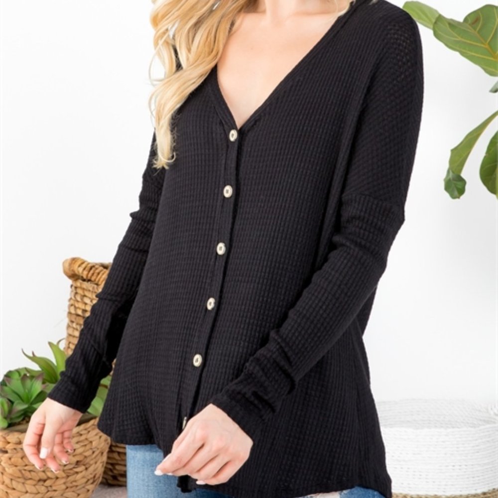 CASUAL DOLLZ Waffle Button Detailed top - Picture 8 of 8